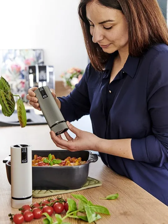 Peugeot Saveurs Line electrique Coffret cadeau - duo de moulins à poivre et à sel électriques rechargeables, u'select, carbone et aluminium, 15 cm - 6in. -> Coffrets Cadeaux | Envie De Design