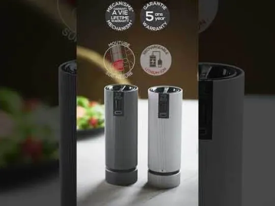 Peugeot Saveurs Line electrique Coffret cadeau - duo de moulins à poivre et à sel électriques rechargeables, u'select, carbone et aluminium, 15 cm - 6in. -> Coffrets Cadeaux | Envie De Design