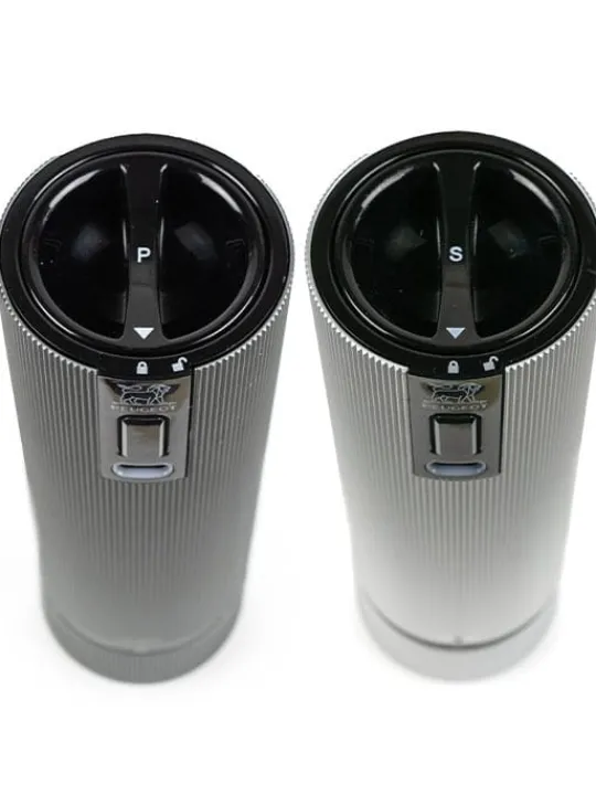 Peugeot Saveurs Line electrique Coffret cadeau - duo de moulins à poivre et à sel électriques rechargeables, u'select, carbone et aluminium, 15 cm - 6in. -> Coffrets Cadeaux | Envie De Design