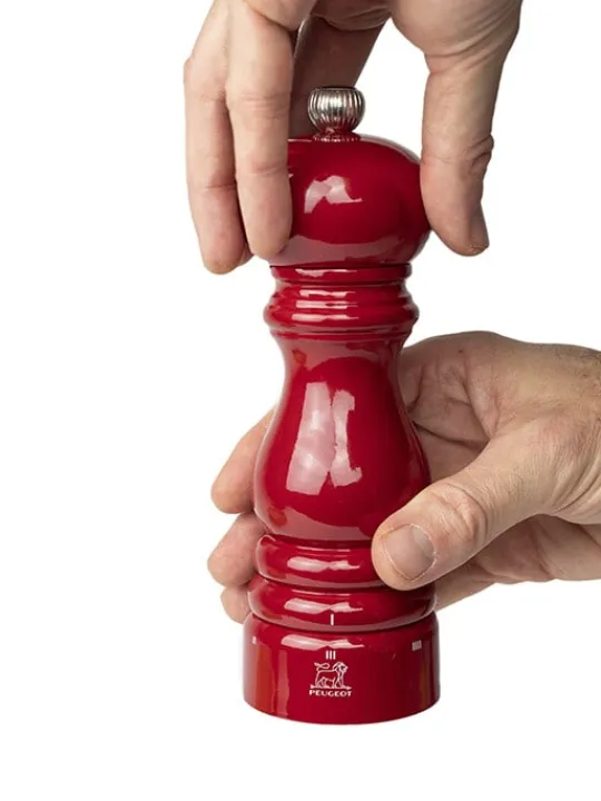 Peugeot Saveurs Paris u'select Moulin à poivre manuel u'select en bois laqué, rouge passion, 18 cm - 7in -> Idées Cadeaux -100€ | Envie De Couleurs
